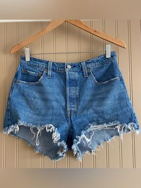 Levi’s 501 Original Cut Off Shorts Light Wash Blue Distressed Jeans Women’s 29